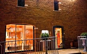 Les Ecuries De La Tour